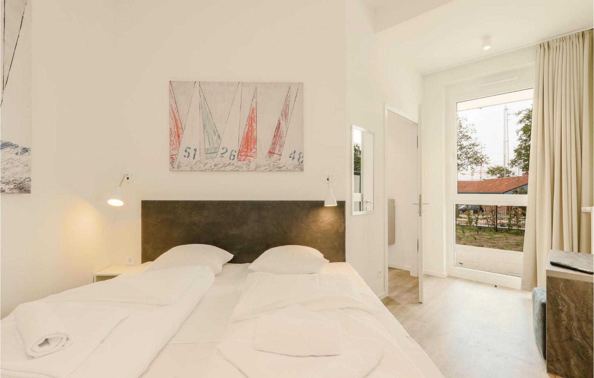 2 Bedroom Cozy Apartment In Luebeck Travemuende Экстерьер фото